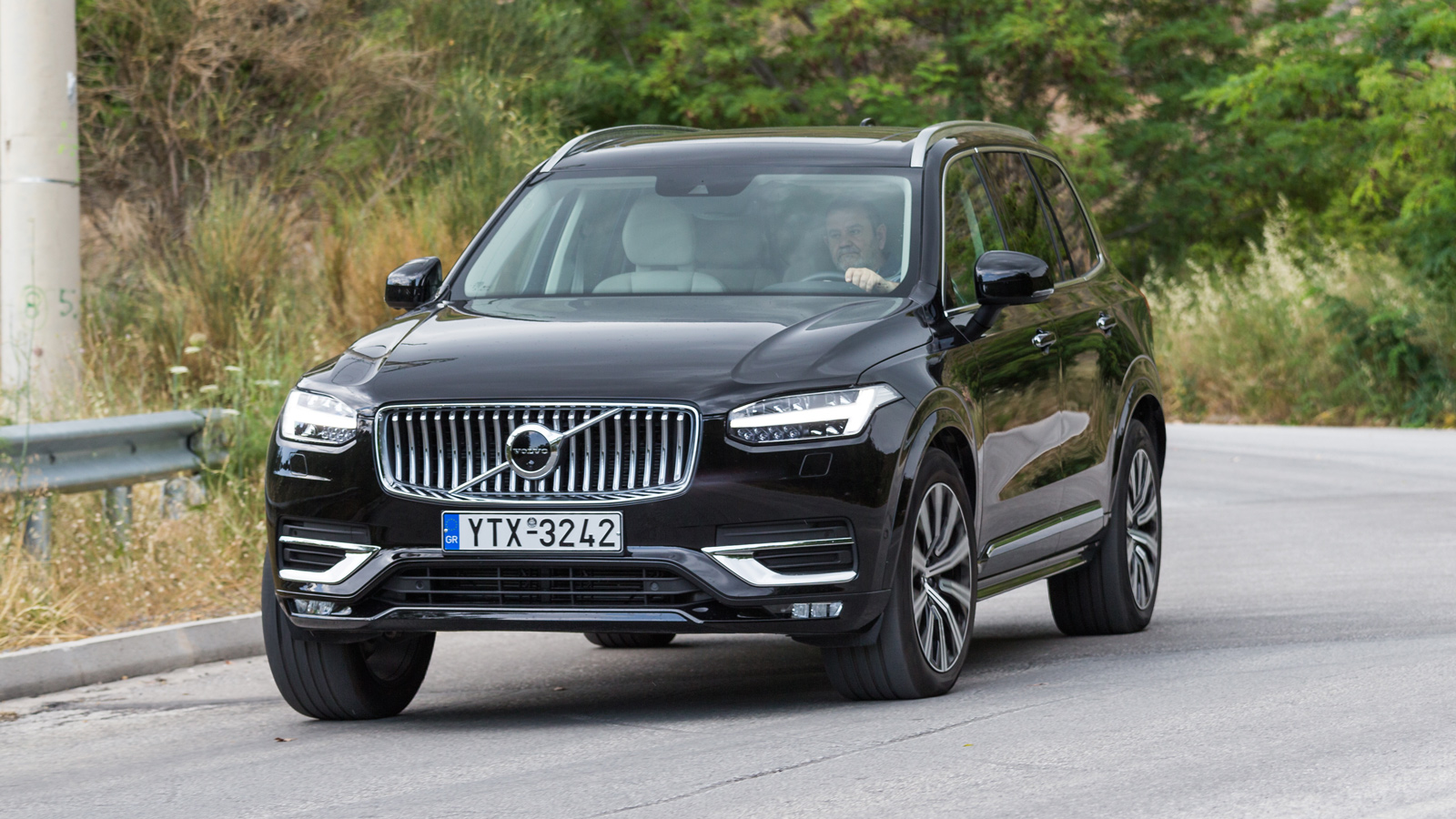 Volvo XC90: Ασφαλές «θηρίο» που καίει κάτω από 9 λτ/100 χλμ  